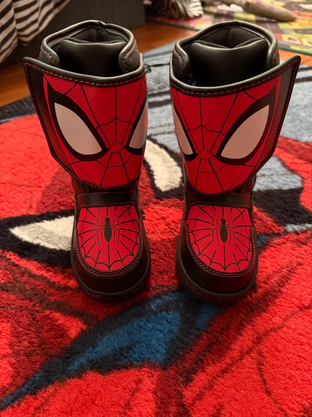 NWT • marvel • spiderman Velcro light up boots